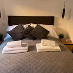 Wren Studios - Luxury 1 Bed Serviced Suites