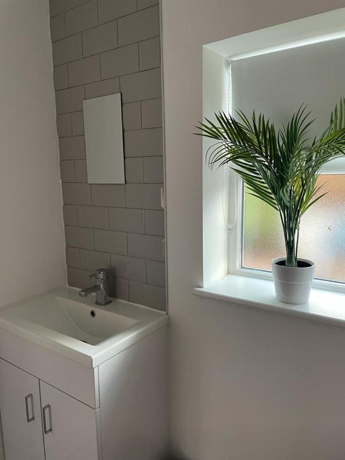 Wren - Luxury 1 Bed Serviced Suites Apartment Coventry