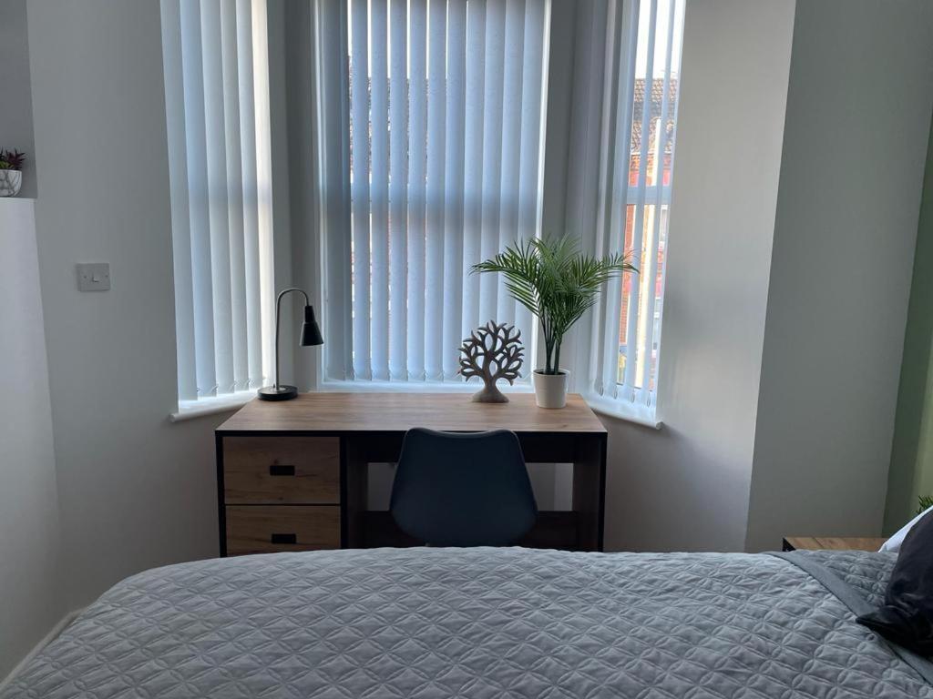 Wren - Luxury 1 Bed Serviced Suites Apartment Coventry